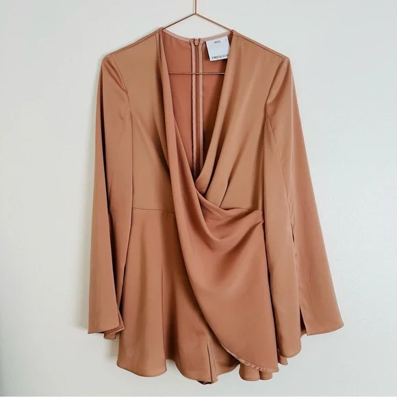 C/MEO Collective influential playsuit bell sleeve satin V-neck boho blush romper - Picture 4 of 8